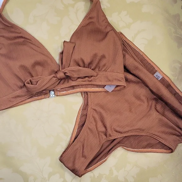 High Waisted Triangle Bikini Set - Picture 1 of 4